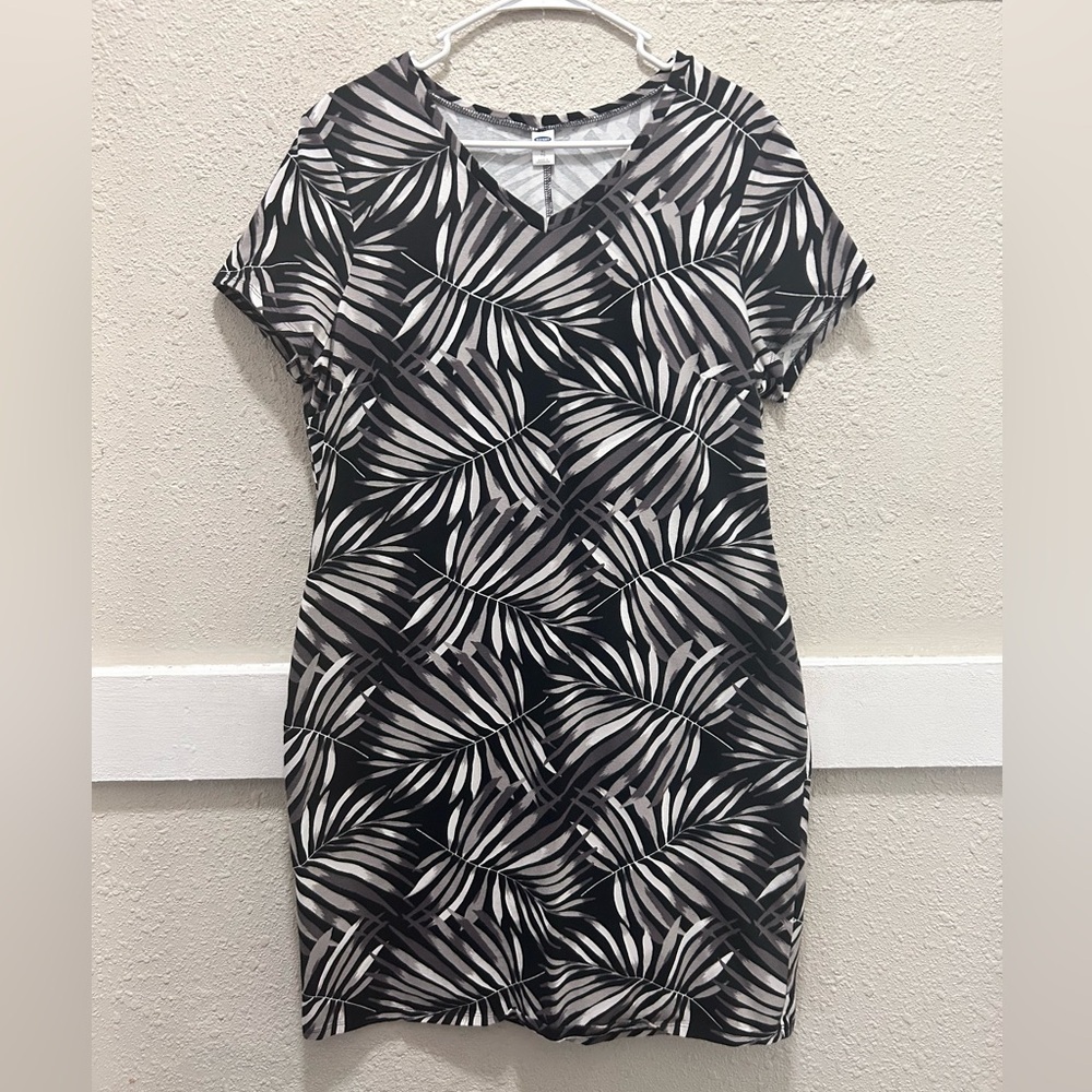 Old Navy Black and White Palm Leaf Print V-Neck Dress XL